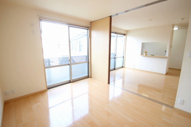 レーヴェンス温品 壱番館の居間写真