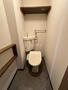 トイレ　嬉しい温水洗浄便座付きのトイレです。