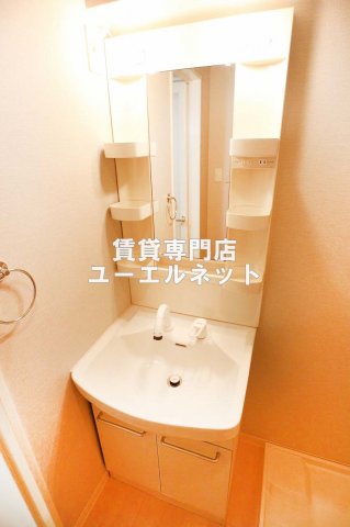洗面設備　清潔感ある独立洗面台で毎日気持ちよく♪