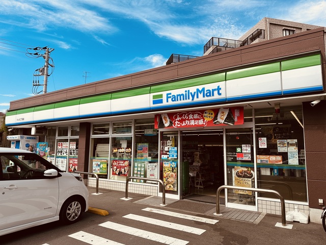 コンビニ　ファミリーマート六ッ川二丁目店（コンビニ）まで348m