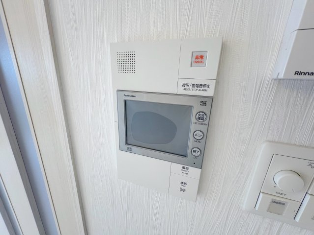 セキュリティ　TVモニターホンで来客が誰か確認してから開けて下さいね