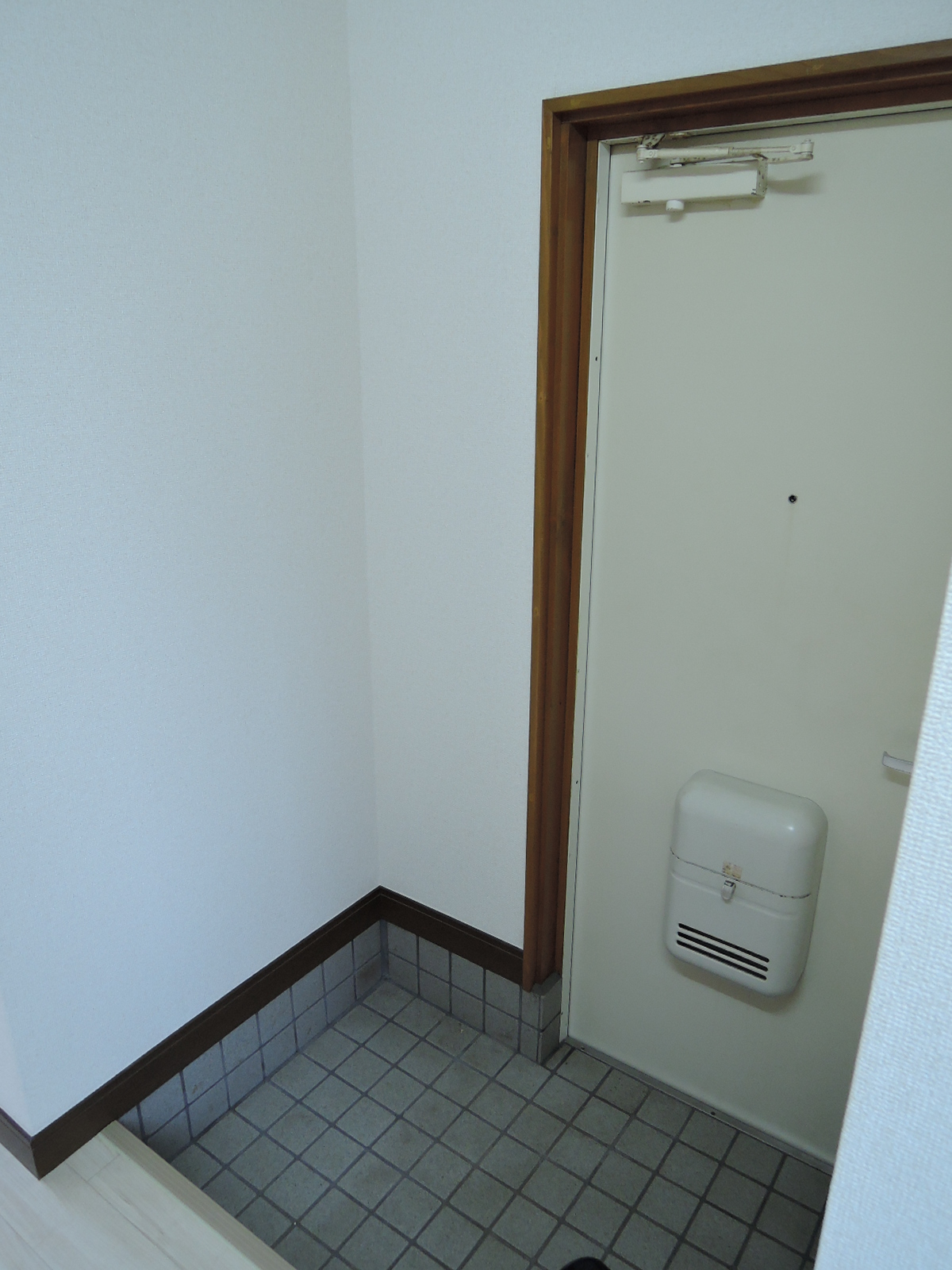 ＪＲ常磐線 東海駅 2階建 築32年の玄関写真