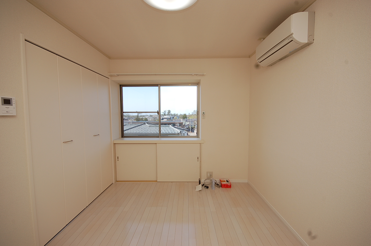 居室・リビング　洋室6帖！白を基調としたお部屋です！