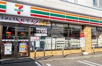 【札幌市東区北丘珠三条のアパートのコンビニ】