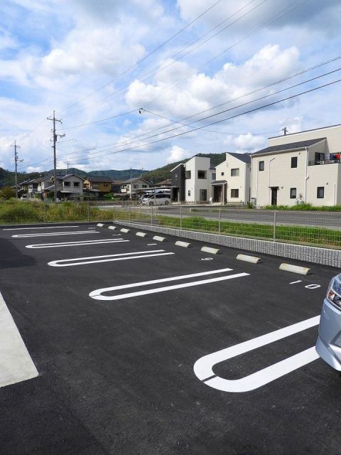 【コルーハウス　Iの駐車場】