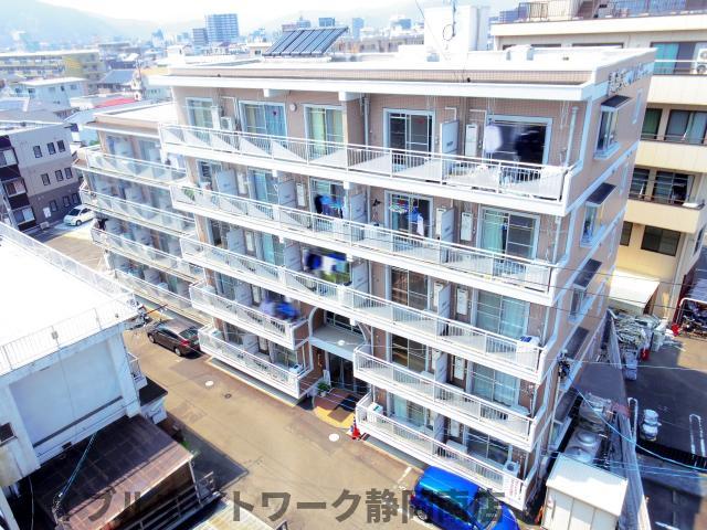 【静岡市駿河区馬渕のマンションの建物外観】