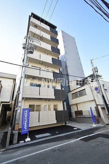 【岡山市北区天瀬のマンションの建物外観】