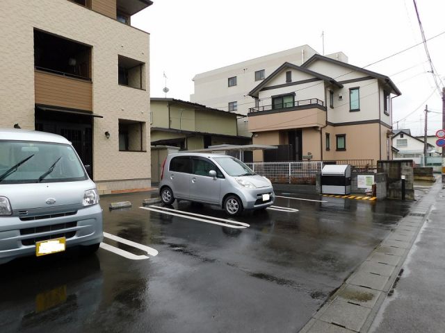 【仙台市宮城野区福住町のアパートの駐車場】