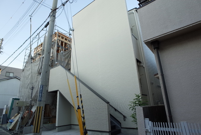 神戸市須磨区中島町のアパートの建物外観