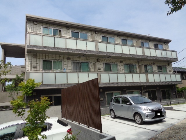 鎌倉市山ノ内のアパートの建物外観