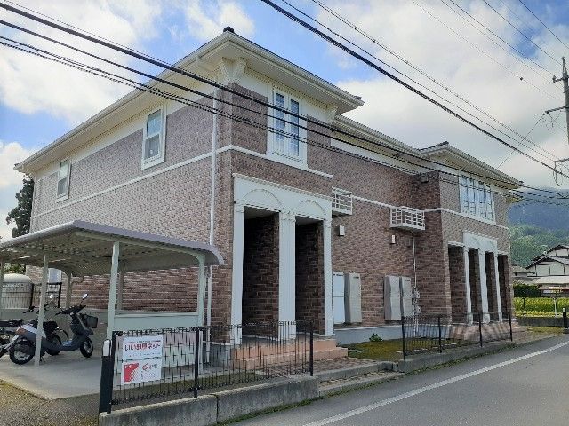 【松本市波田のアパートの建物外観】