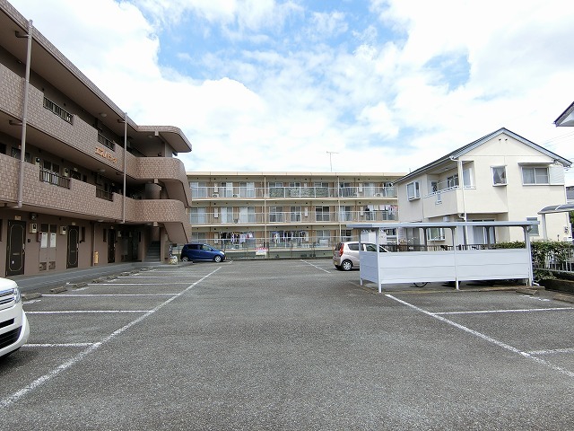 【富士市石坂のマンションの駐車場】