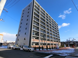 千歳市幸町のマンションの建物外観