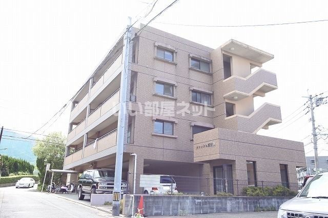 福岡市城南区東油山のマンションの建物外観