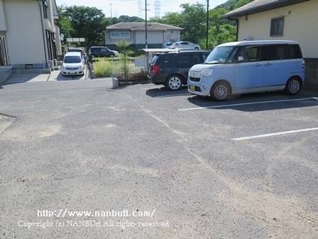 【フレグランス伊勢丘の駐車場】