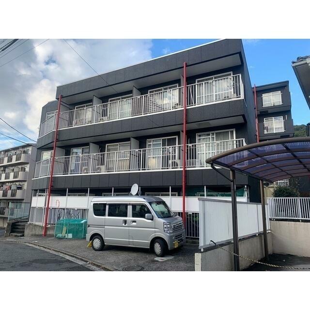 【横浜市戸塚区下倉田町のマンションの建物外観】