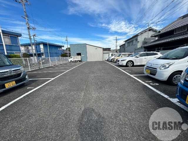 【河内長野市栄町のアパートの駐車場】