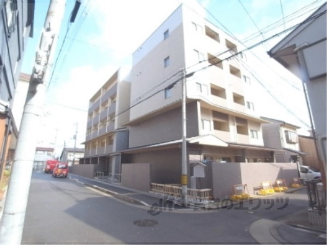 京都市上京区実相院町のマンションの建物外観