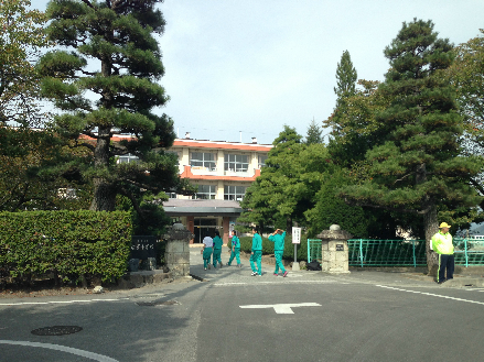 【セジュール東鼎Aの小学校】