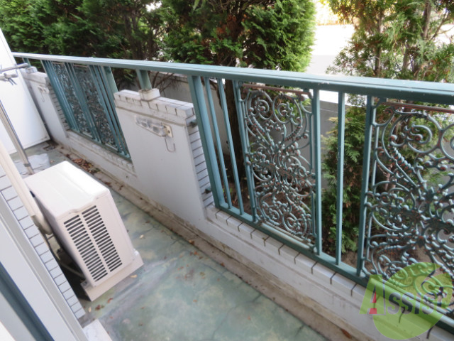 バルコニー　バルコニーです。とても広く洗濯物干しにも困りませんね。