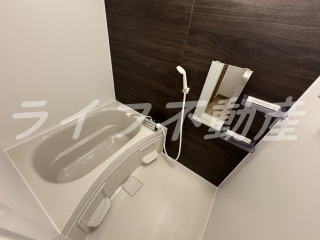 バス・シャワールーム　コンパクトで使いやすいお風呂です