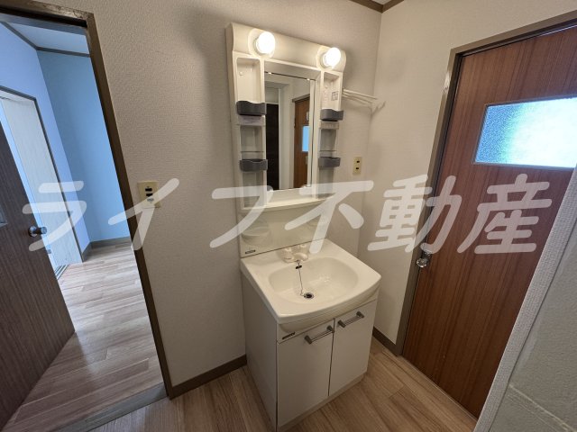 洗面設備　朝の身支度には欠かせない独立洗面化粧台