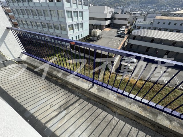 バルコニー　外からの目が気にならないバルコニーで洗濯物が干せます