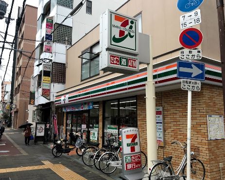 コンビニ　セブン-イレブン 中浜３丁目店（コンビニ）まで318m