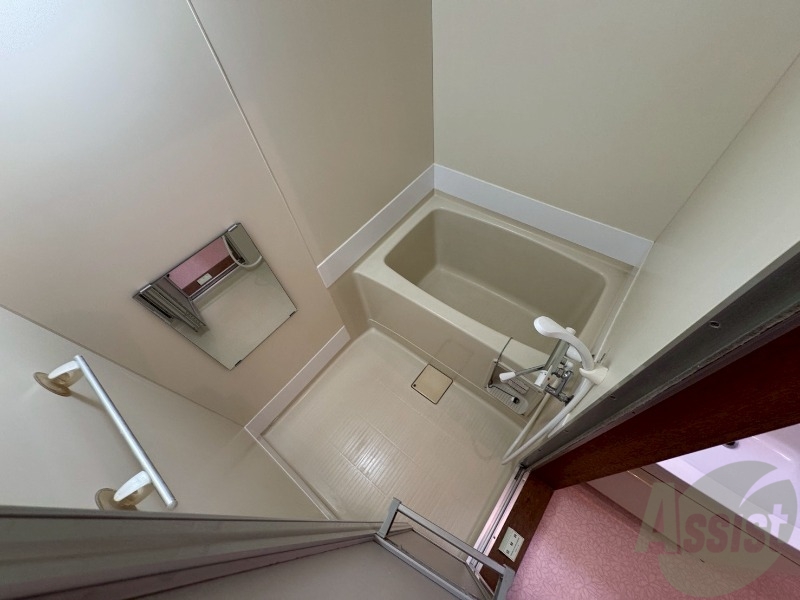 バス・シャワールーム　ユニットバスです。疲れを癒すのに欠かせませんね！