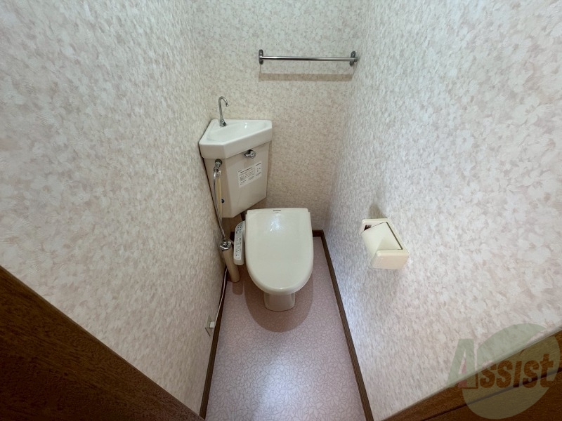 トイレ　こちらはトイレです。清潔感があり、安心して使用できます。