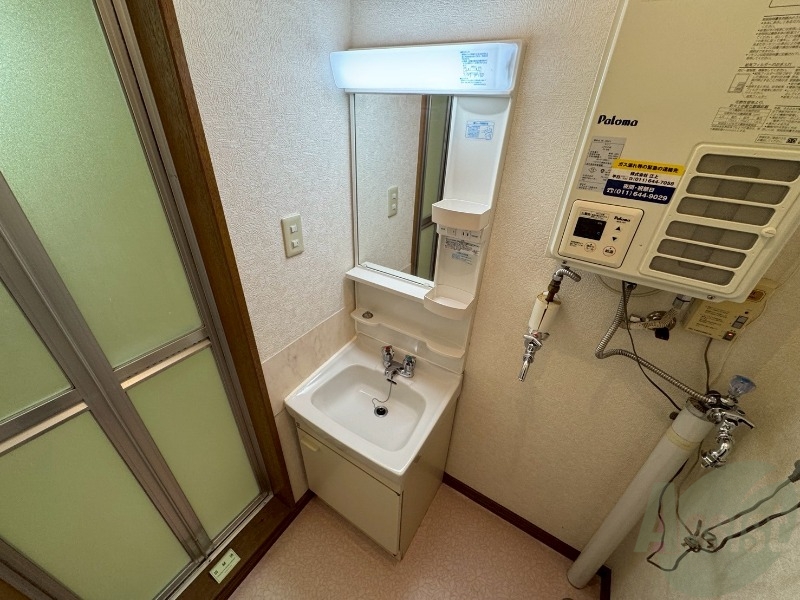 洗面設備　こちらに洗面台があります。朝の洗顔はこちらで。