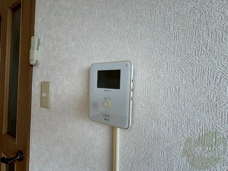 セキュリティ　ＴＶモニター付インターホンです。来客者の顔が見えるので安心！