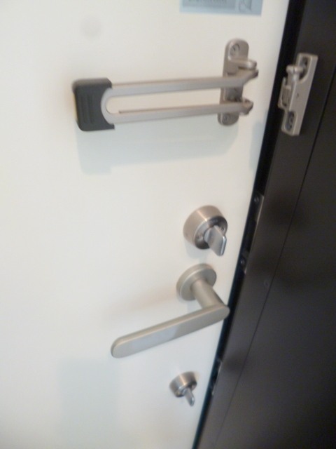 玄関　★安心のダブルロック★