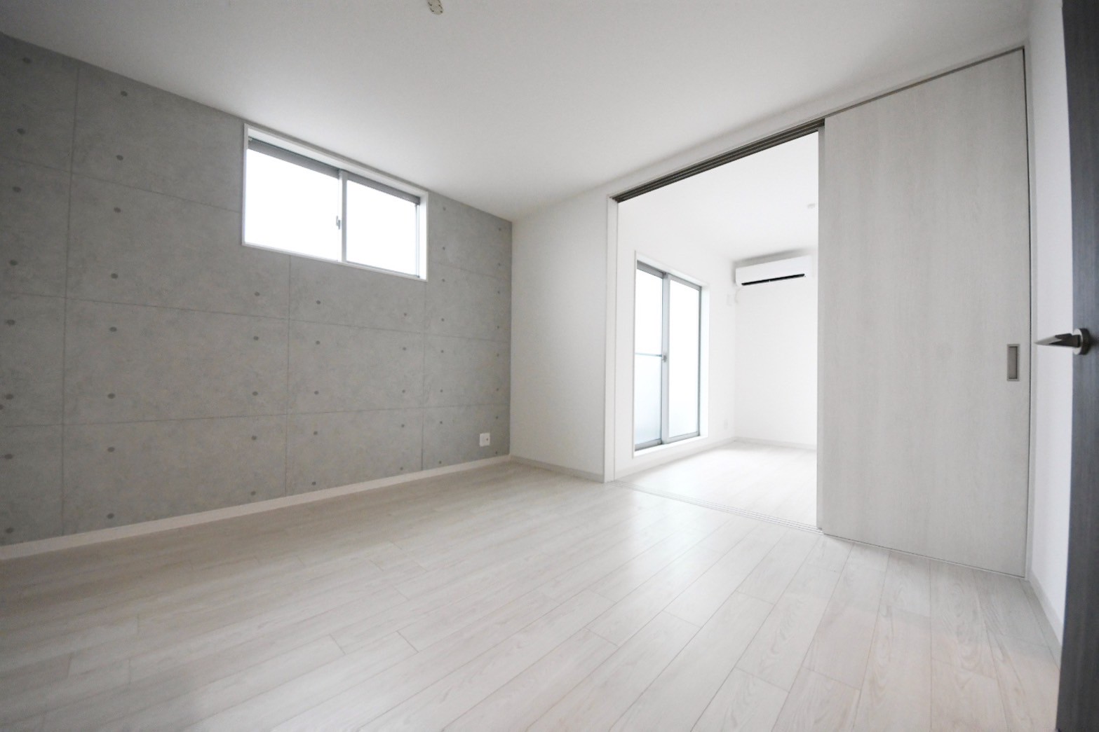 庭　現物の内装写真です。