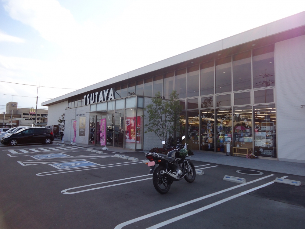 レンタルビデオ　ＴＳＵＴＡＹＡ　新涯店（レンタルビデオ）まで702m