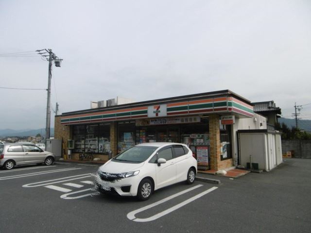 コンビニ　セブンイレブン（コンビニ）まで440m