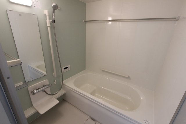 バス・シャワールーム　※別部屋のお写真で、現況優先と致します。