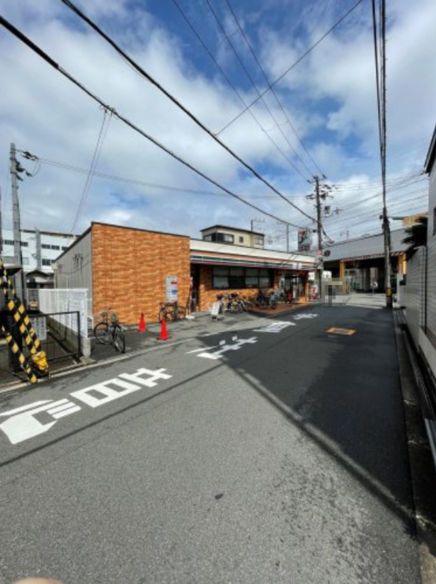 コンビニ　セブンイレブン 大阪上新庄3丁目店（コンビニ）まで141m
