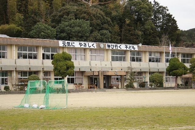 小学校　牧島小学校（小学校）まで850m