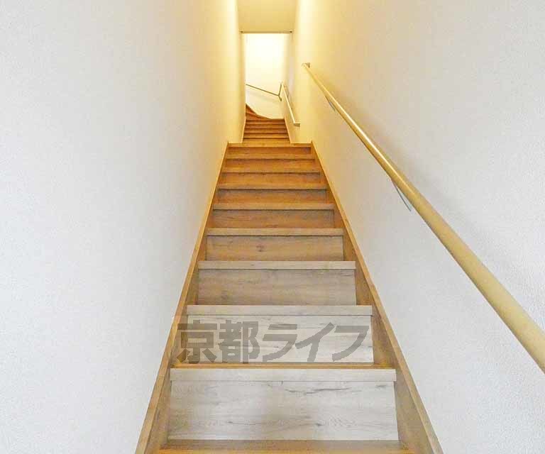 その他部屋・スペース　部屋までの階段です！