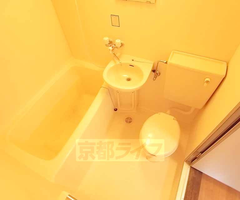 バス・シャワールーム　少し広めのユニットバスになります