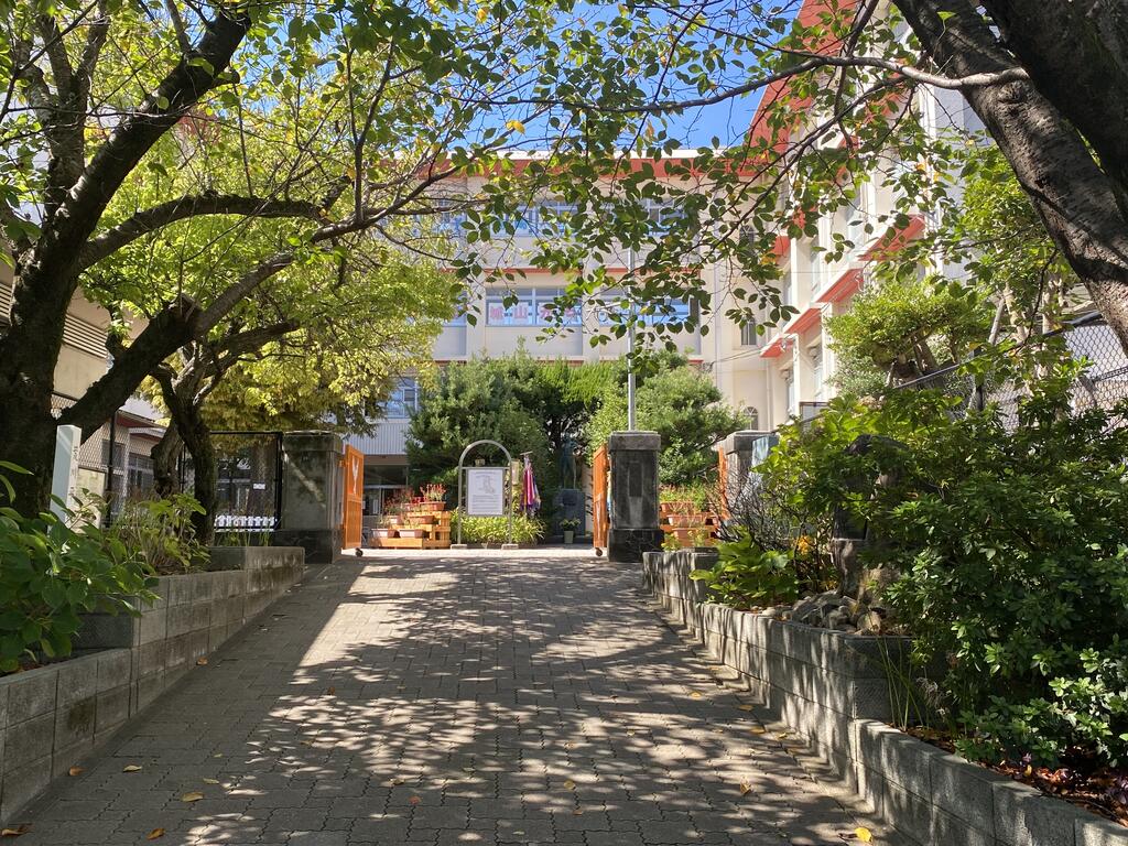 小学校　長崎市立城山小学校（小学校）まで753m