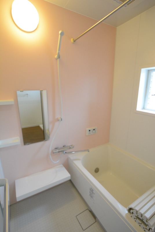 バス・シャワールーム　浴室乾燥機・追い焚き機能付き風呂