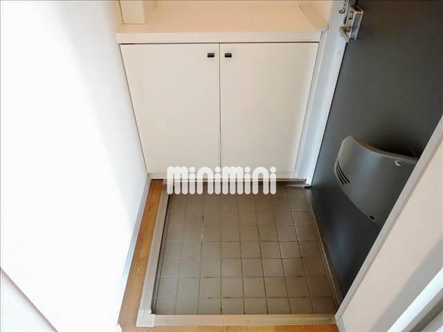 玄関　同物件の別室の写真です