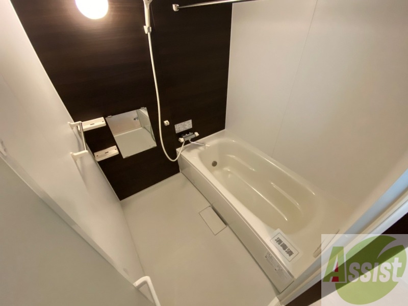 バス・シャワールーム　お風呂になります。一日の疲れを癒してくださいね。