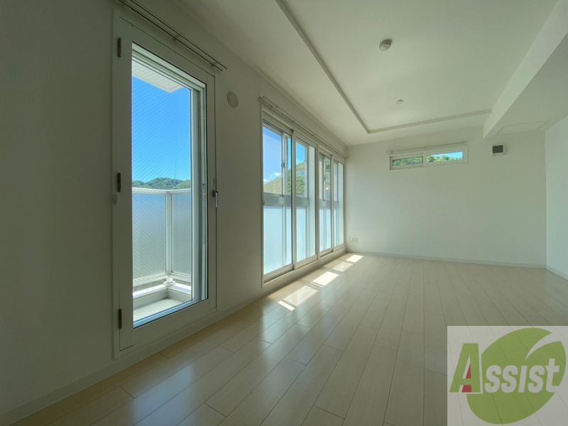 居室・リビング　広々としたリビングですね。使い勝手がよさそうですね！