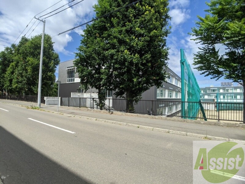 中学校　札幌市立啓明中学校（中学校）まで724m