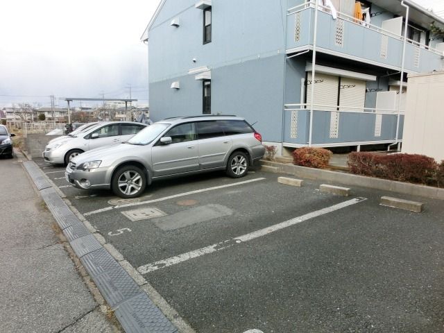 駐車場　敷地内駐車場