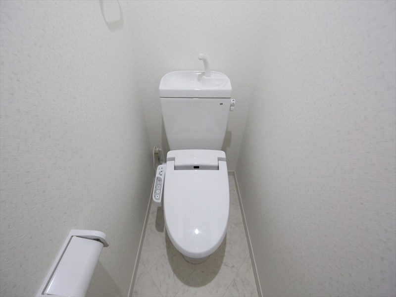 トイレ　温水洗浄暖房便座付トイレ