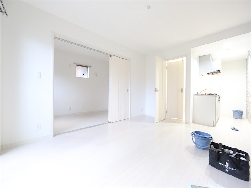 居室・リビング　ＬＤＫ10.5帖　洋室5.2帖　つなげても仕切っても使えます